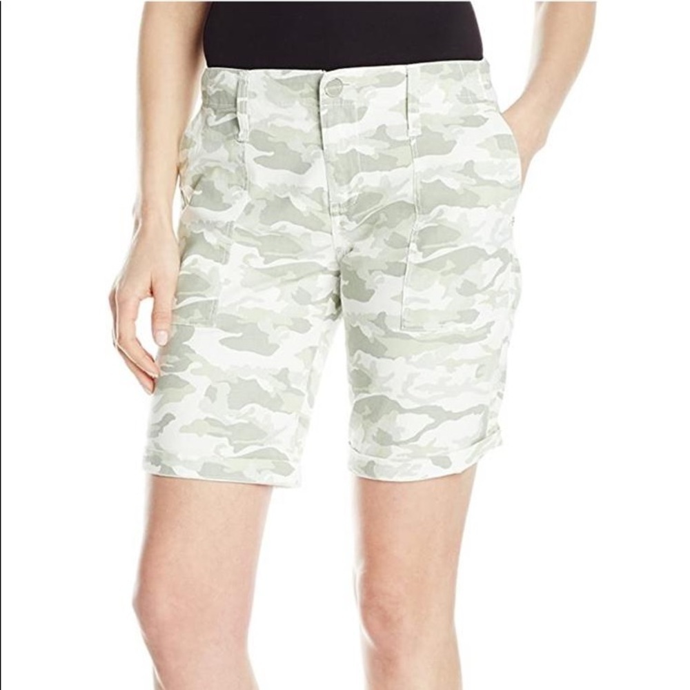 NWT Sanctuary Fray Hem Mr Girlfriend Short .
